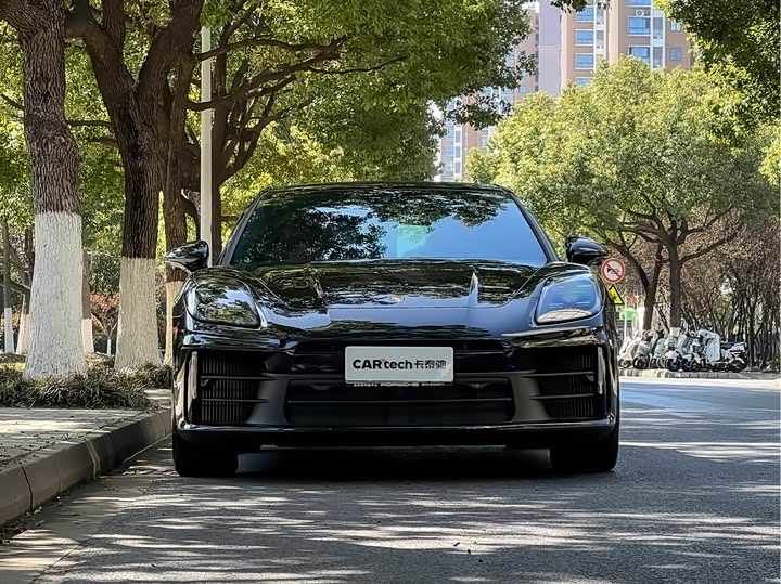 Фото 2 - Porsche Panamera