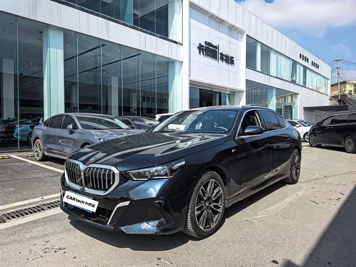 Фото 1 - BMW 5 Series