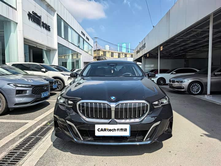 Фото 2 - BMW 5 Series