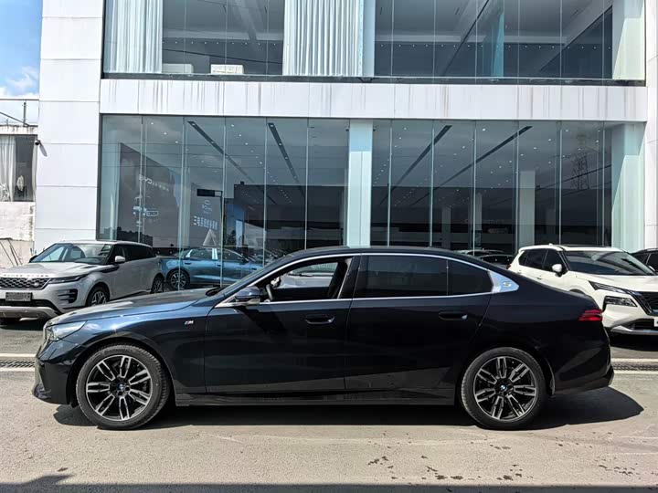 Фото 9 - BMW 5 Series