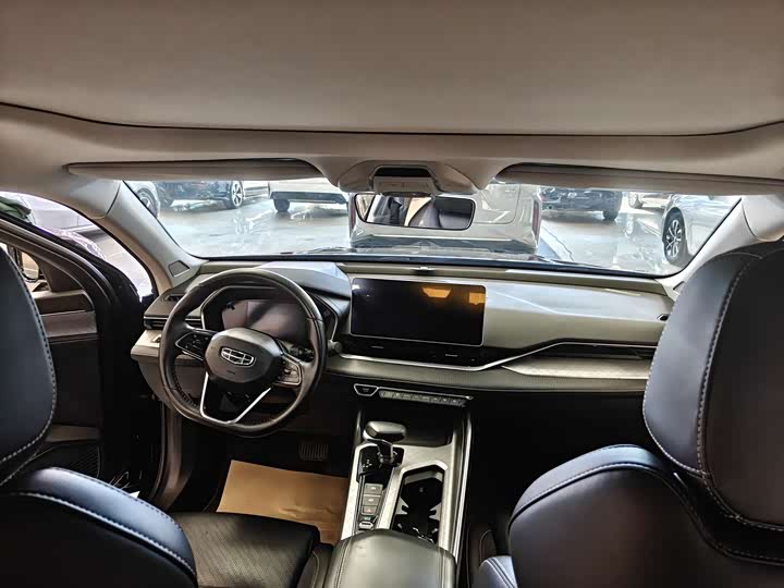 Фото 8 - Geely Preface