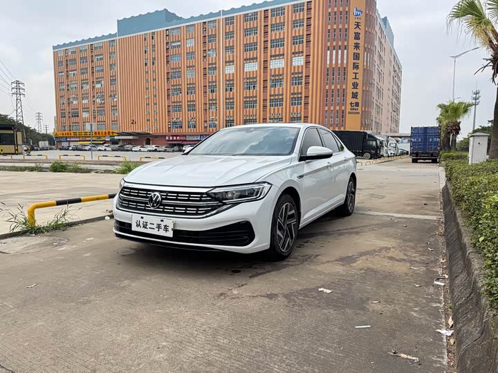 Фото 1 - Volkswagen Sagitar L