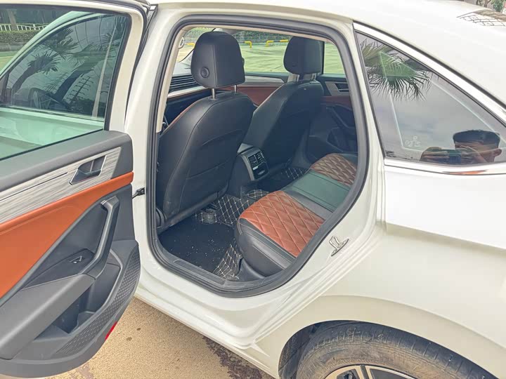 Фото 6 - Volkswagen Sagitar L