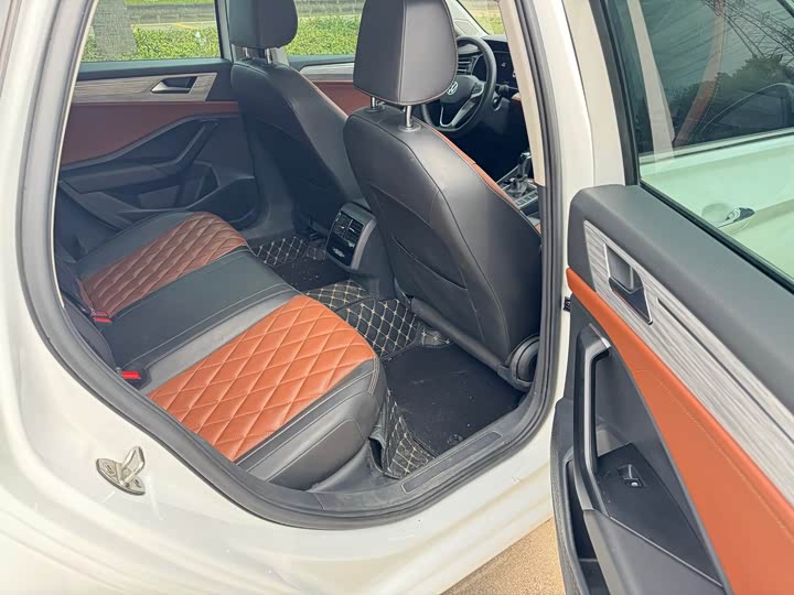 Фото 9 - Volkswagen Sagitar L