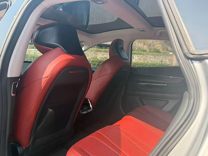 Фото 8 - XPeng P7