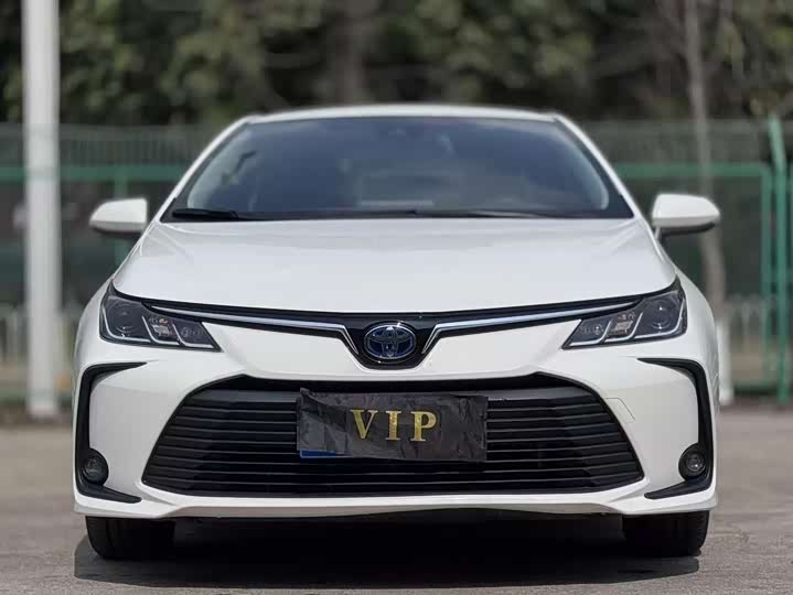 Фото 2 - Toyota Corolla