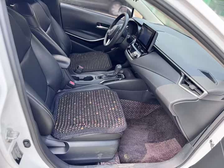 Фото 8 - Toyota Corolla