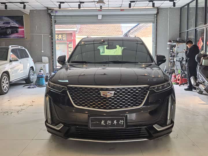 Фото 1 - Cadillac XT6