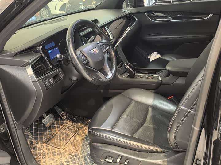 Фото 4 - Cadillac XT6