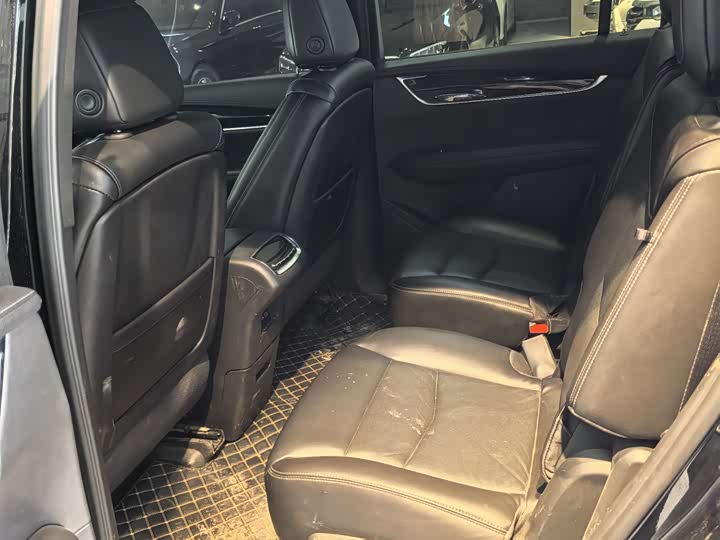 Фото 6 - Cadillac XT6