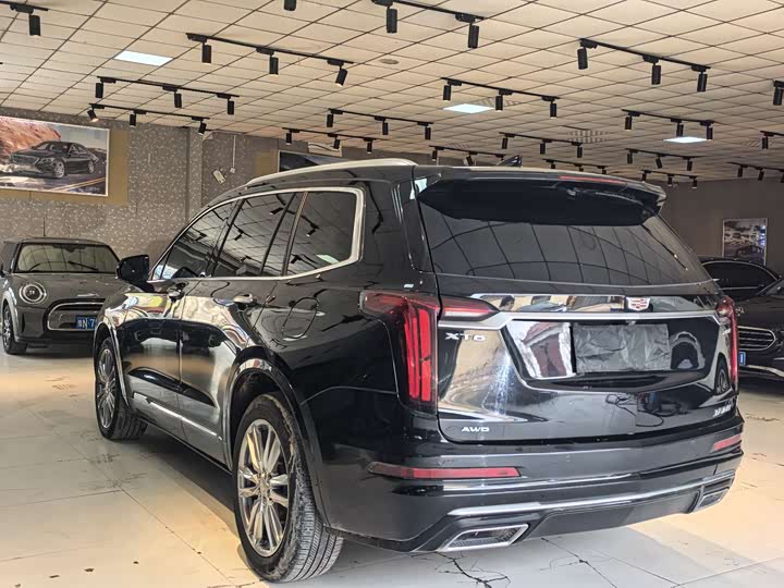 Фото 9 - Cadillac XT6