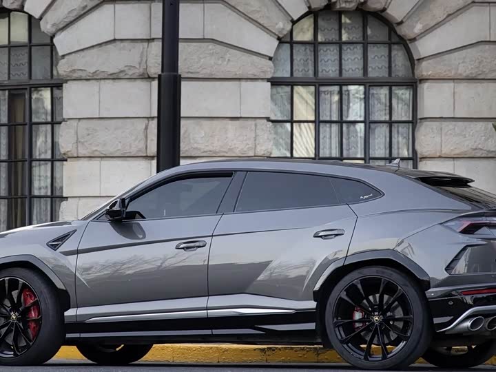 Фото 2 - Lamborghini Urus