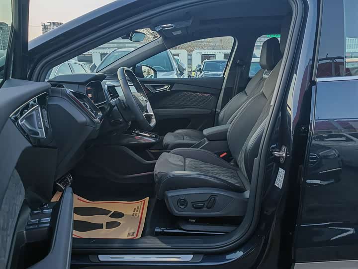 Фото 3 - Audi Q4 e-tron