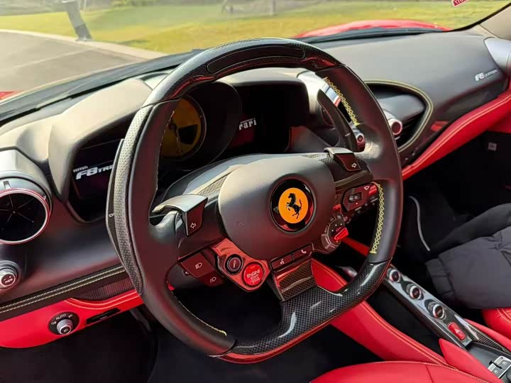 Фото 3 - Ferrari F8