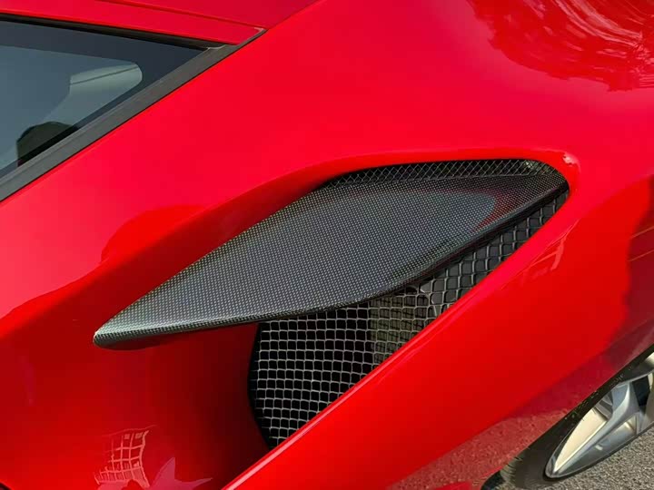 Фото 6 - Ferrari F8