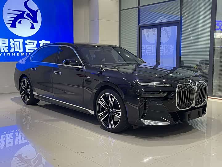 Фото 3 - BMW 7 Series