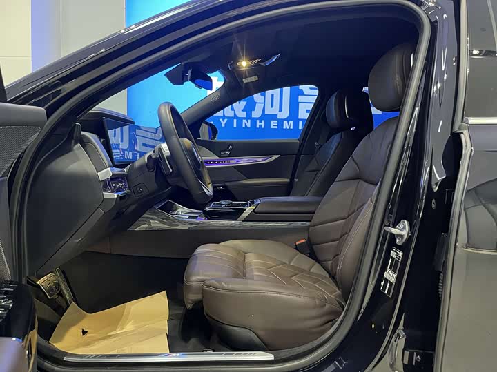 Фото 4 - BMW 7 Series