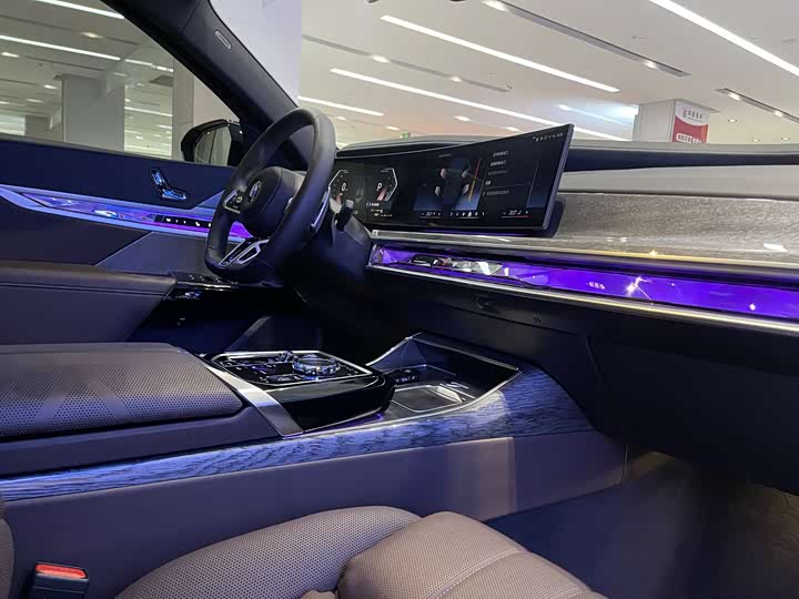 Фото 5 - BMW 7 Series