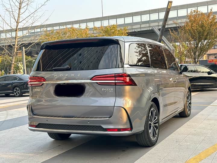 Фото 7 - Roewe iMax 8