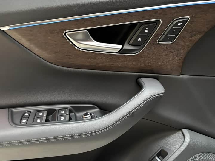 Фото 5 - Audi Q7