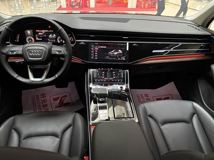 Фото 9 - Audi Q7