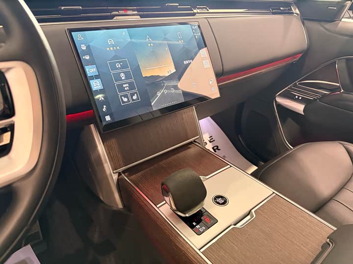 Photo 6 - Land Rover Range Rover