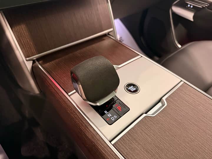 Photo 7 - Land Rover Range Rover