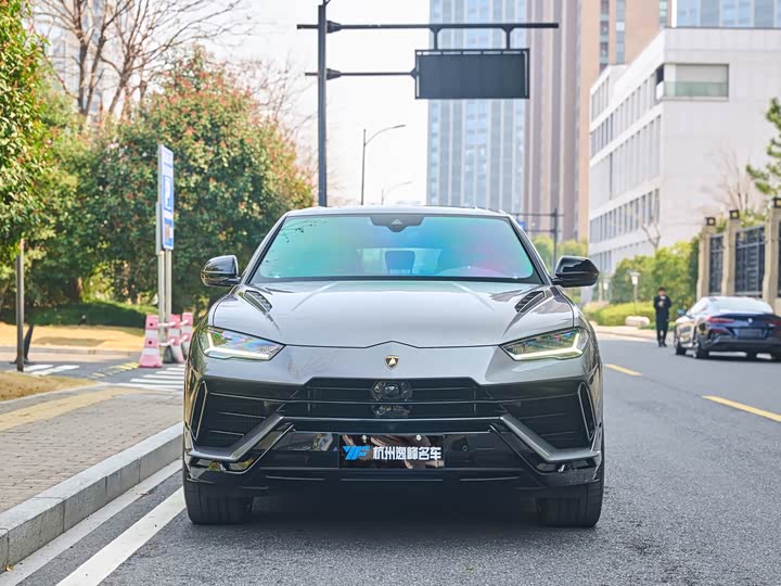 Photo 2 - Lamborghini Urus