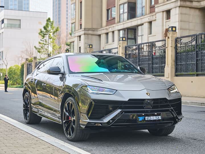 Photo 3 - Lamborghini Urus