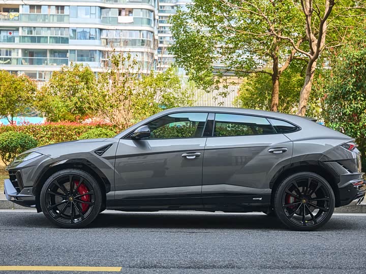 Photo 6 - Lamborghini Urus