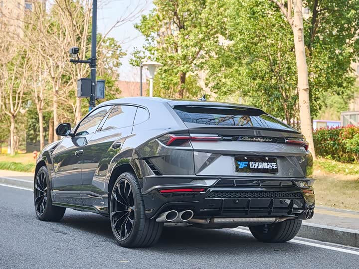 Photo 7 - Lamborghini Urus