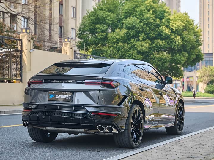Photo 9 - Lamborghini Urus