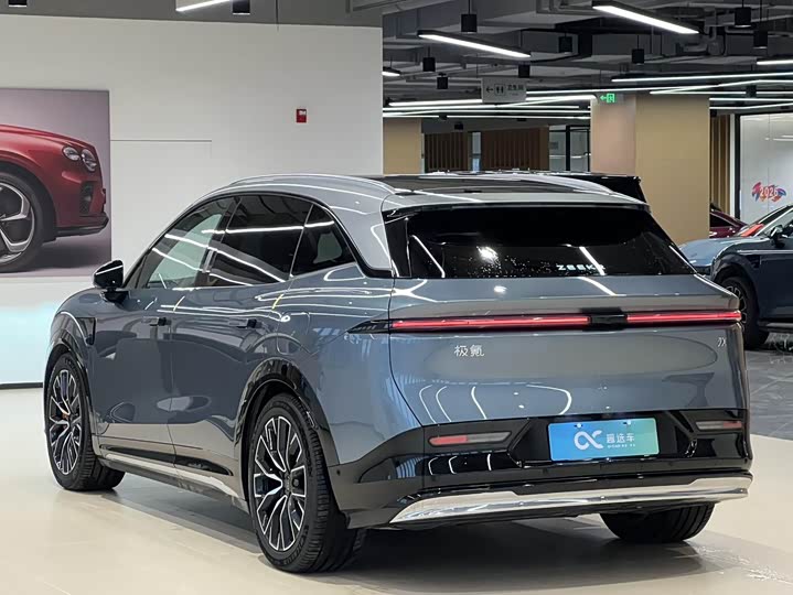 Фото 4 - Zeekr 7X