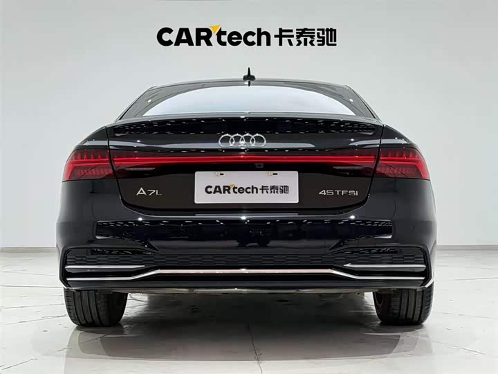 Фото 8 - Audi A7L