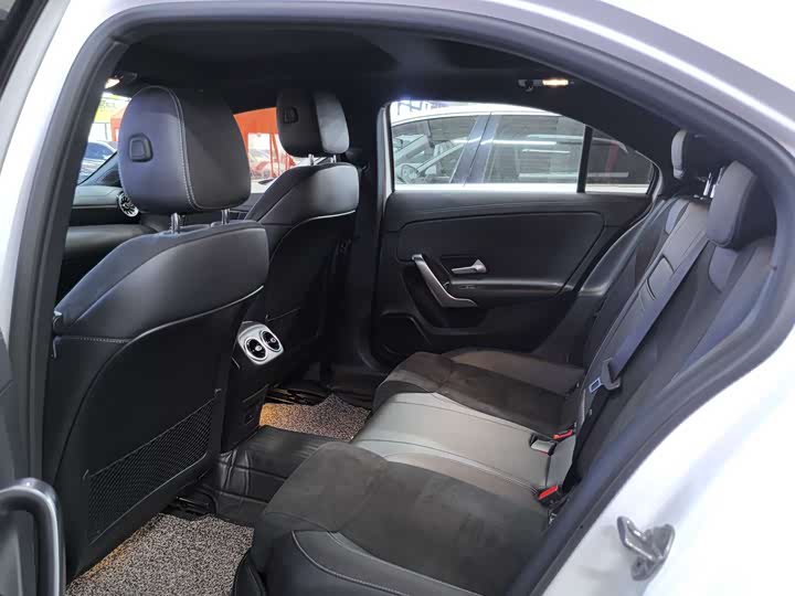 Фото 9 - Mercedes-Benz A-Class