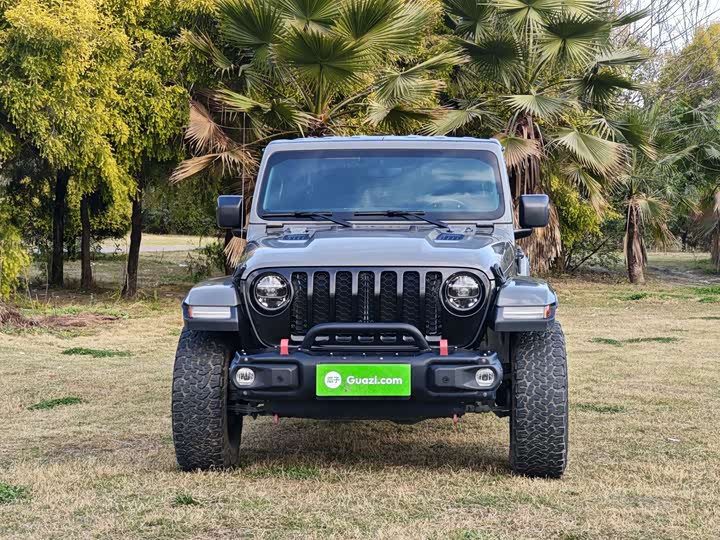 Photo 2 - Jeep Gladiator