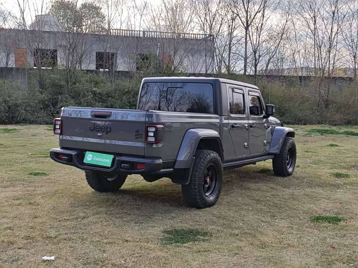 Photo 4 - Jeep Gladiator