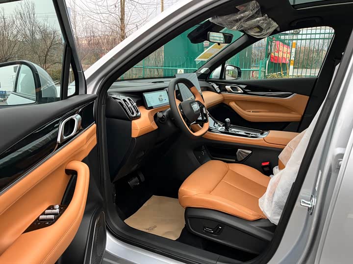 Фото 5 - Geely Atlas L