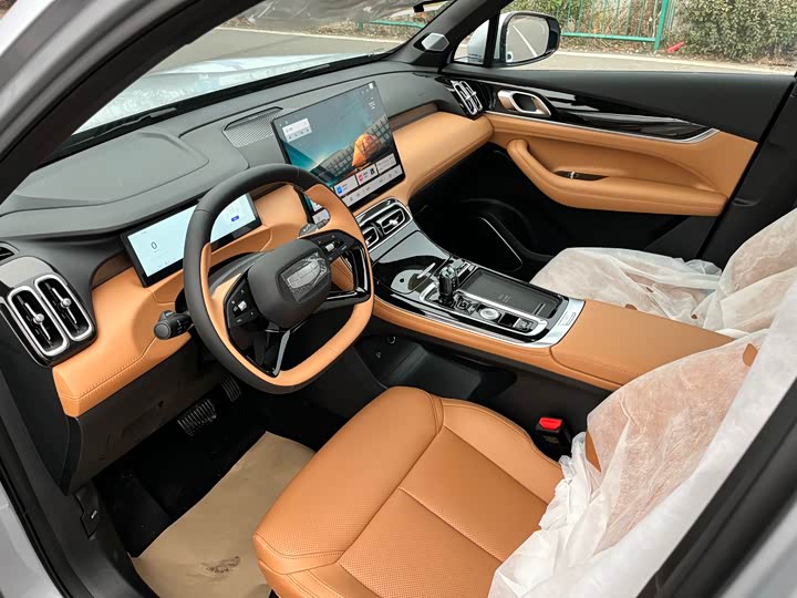 Фото 8 - Geely Atlas L