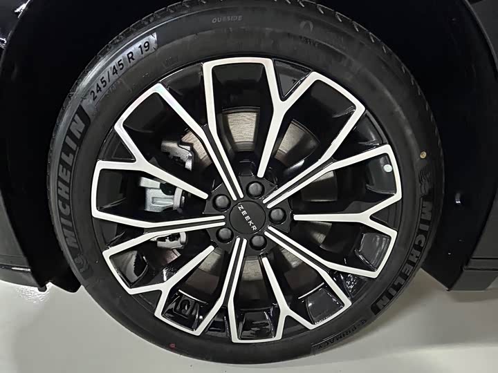 Фото 9 - Zeekr 007 GT