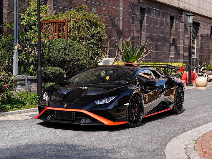 Фото 1 - Lamborghini Huracán