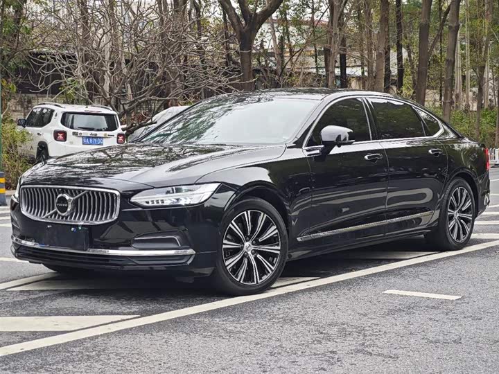 Фото 1 - Volvo S90