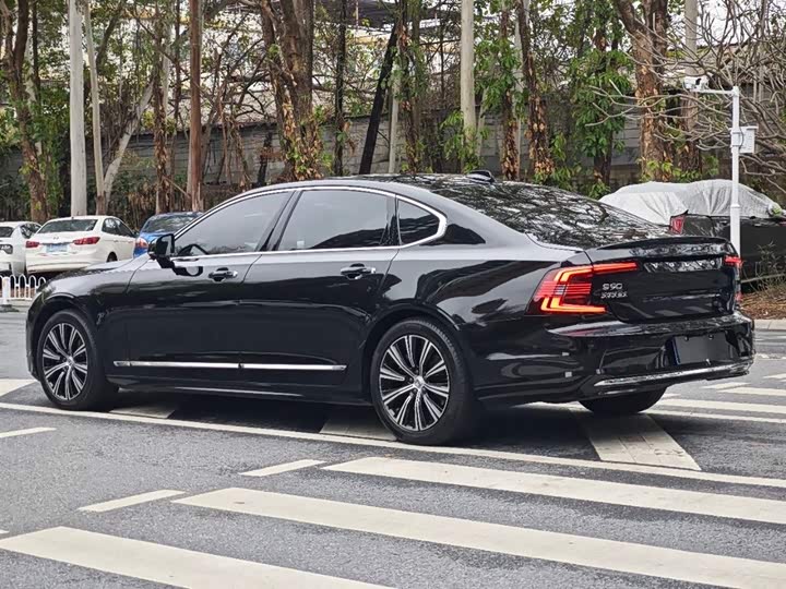 Фото 9 - Volvo S90