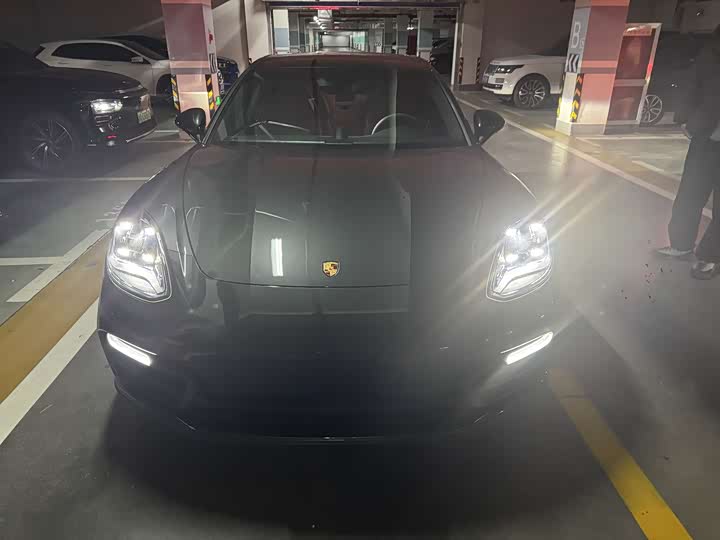 Фото 1 - Porsche Panamera