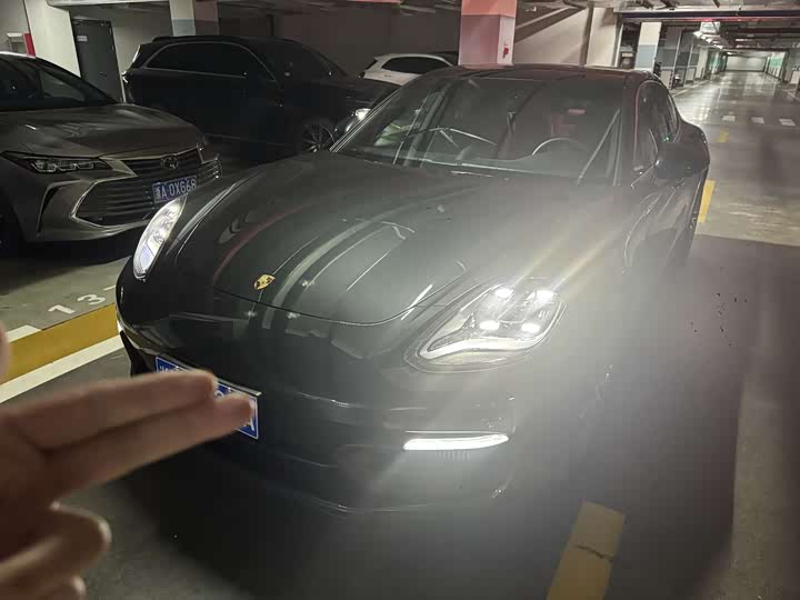 Фото 2 - Porsche Panamera