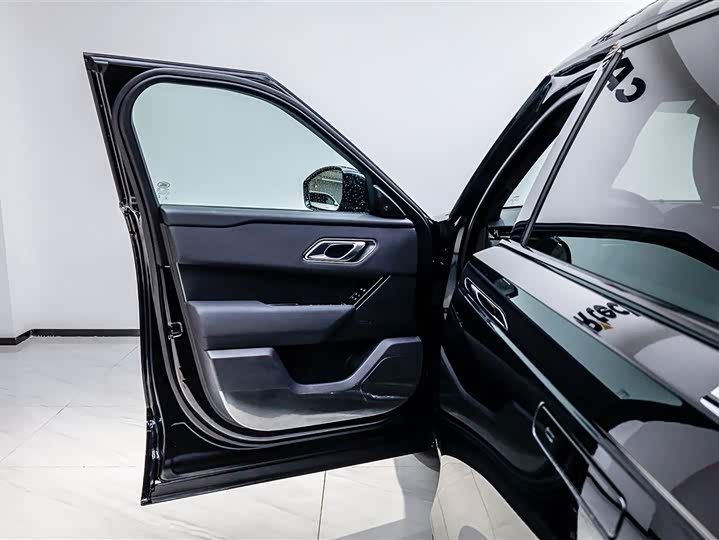 Photo 6 - Land Rover Range Rover Velar