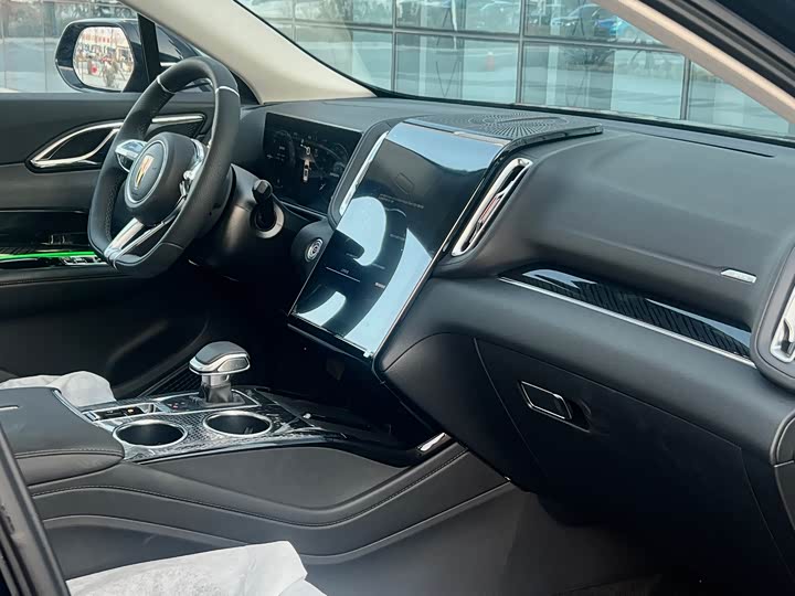 Фото 9 - Hongqi HS3 Hybrid