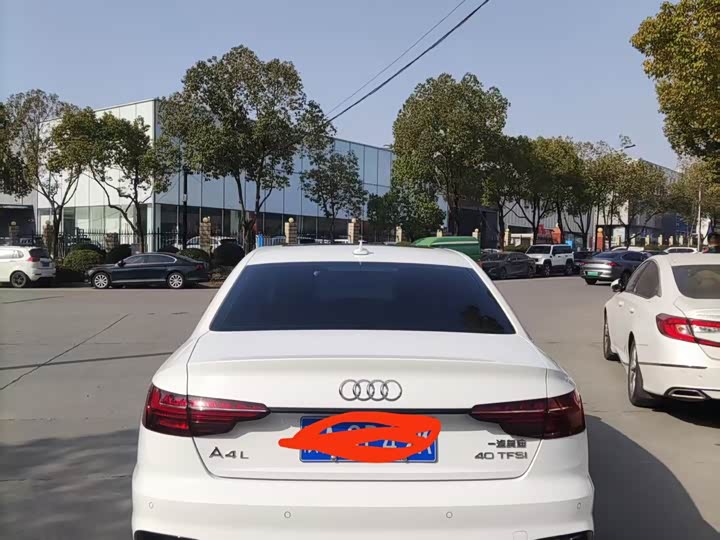 Фото 8 - Audi A4L