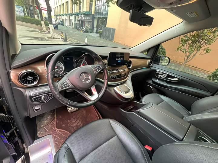 Фото 7 - Mercedes-Benz V-Class
