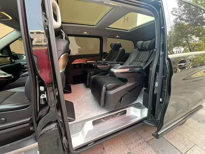 Фото 8 - Mercedes-Benz V-Class